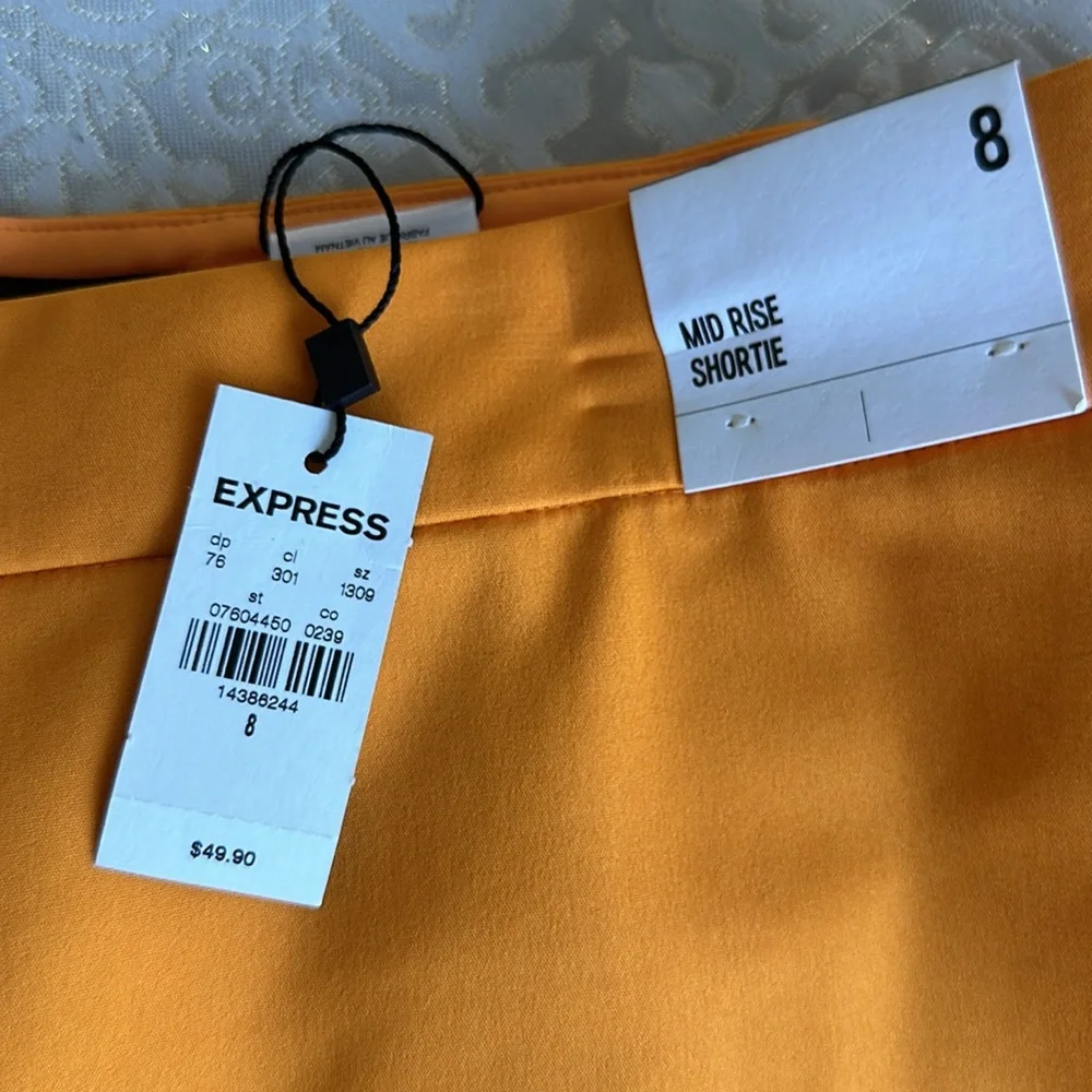 Express Mid Rise Shortie - Picture 3 of 3